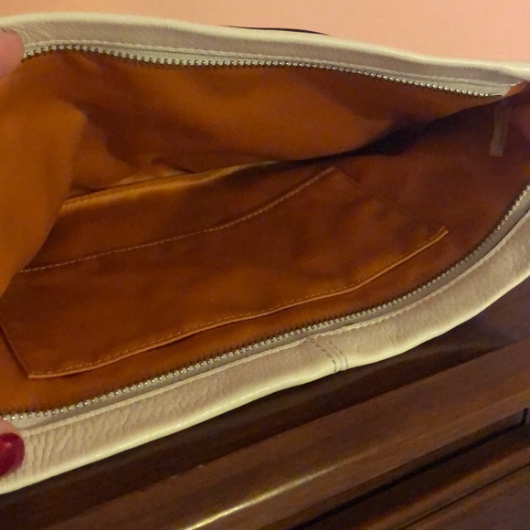 Coach white clutch w/ wrist strap & zipper closure - Picture 7 of 10